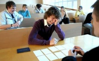 Как списывать, сидя перед преподавателем?