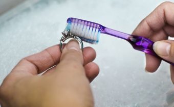 Простые способы ухода за вашими украшениями