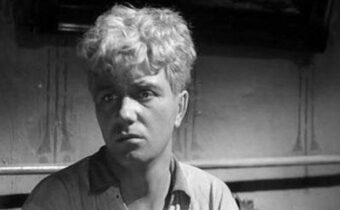 Юные Евгений Леонов, Леонид Куравлев, Лайма Вайкуле и другие: 11 архивных снимков знаменитостей