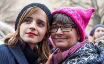 Хью Джекман, Николь Кидман, Дженнифер Лопес и другие: 12 знаменитостей со своими родителями