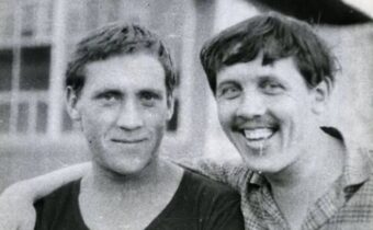 Молодой Евгений Леонов, Владимир Высоцкий с Валерием Золотухиным и другие: 10 архивных снимков знаменитостей