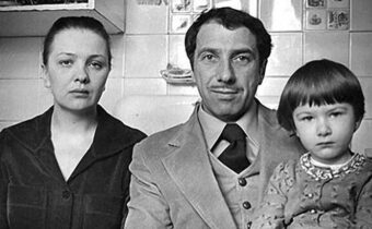 12 редких фотографий любимых актёров в кругу семьи