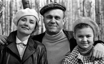 Владимир Меньшов, Вера Алентова и их дочь Юлия и другие 12 уникальных исторических снимков знаменитостей и событий