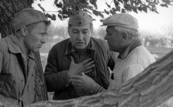 Евгений Леонов и Георгий Данелия во время съёмок комедии «Тридцать три» и другие 12 фото знаменитостей, полных ностальгии и тепла