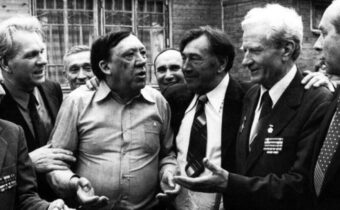 Вячеслав Тихонов, Армен Джигарханян, Кирилл Лавров и другие 12 кадров, которые покажут актеров прошлого в непривычных образах